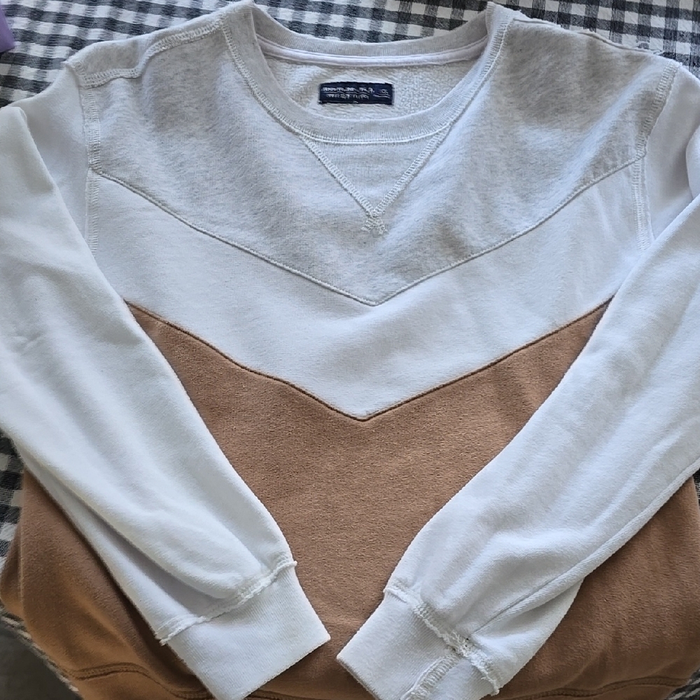 White and Tan Crewneck Sweater with Soft Texture